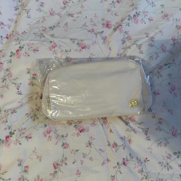 lululemon athletica Handbags - Lululemon Athletica Everywhere Belt Bag 1L